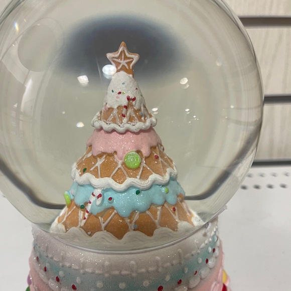 Cupcakes & Cashmere Pink Gingerbread Tree Musical Snowglobe 🩷🎄NWT Viral - Picture 3 of 6